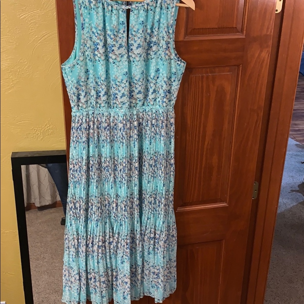 Sleeveless aqua & whitefloral dress, pleated skirt